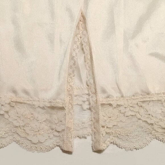 Vintage Olga Ladies Half Slip Sz Small Lace Hem Beige Silky Feel USA Made #12225 - Picture 5 of 6